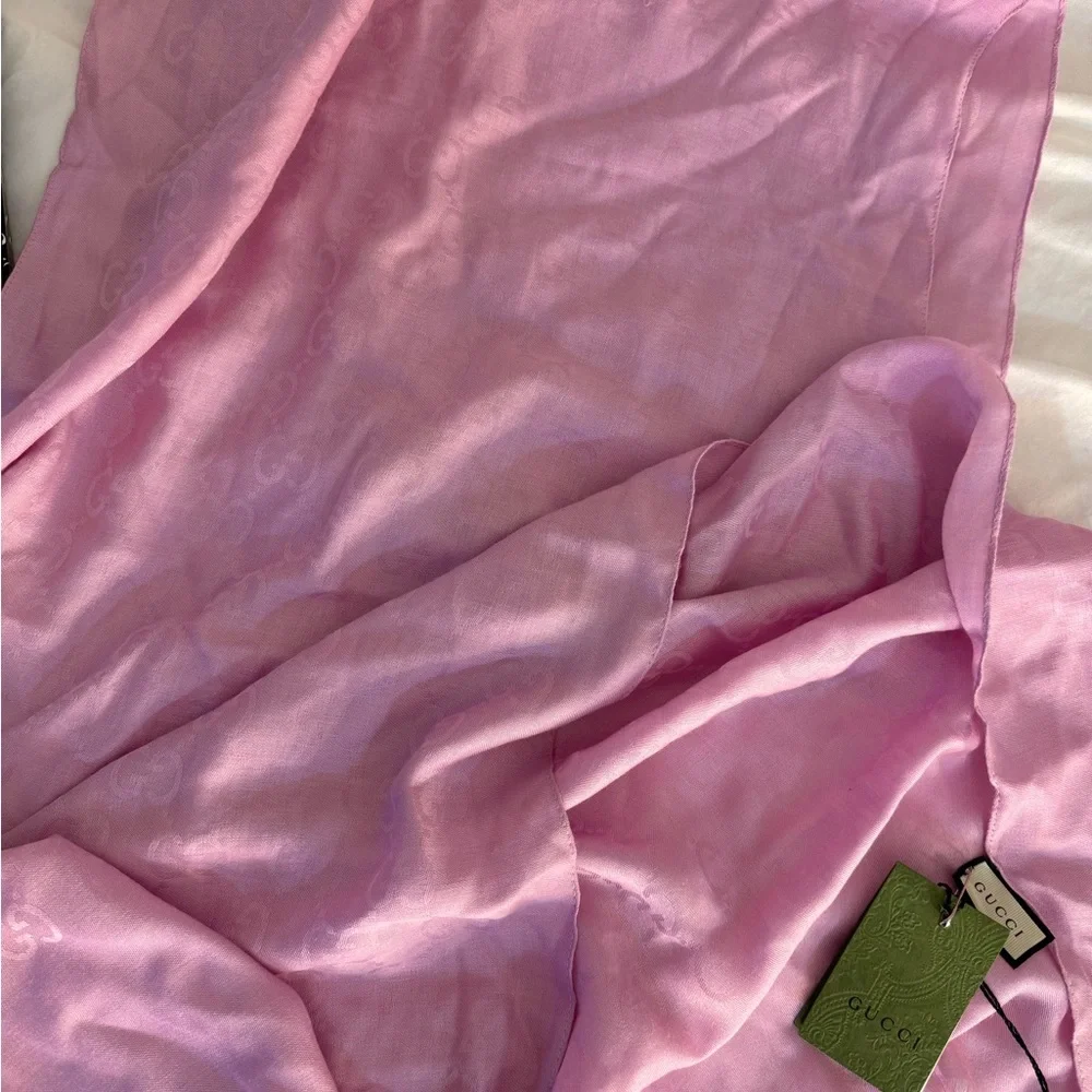 GUCCI ROSE LOGO MONOGRAM SCARF - Picture 4 of 4